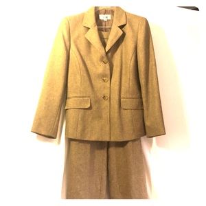 Le Suit 2-Piece Tan Suit Sz 14